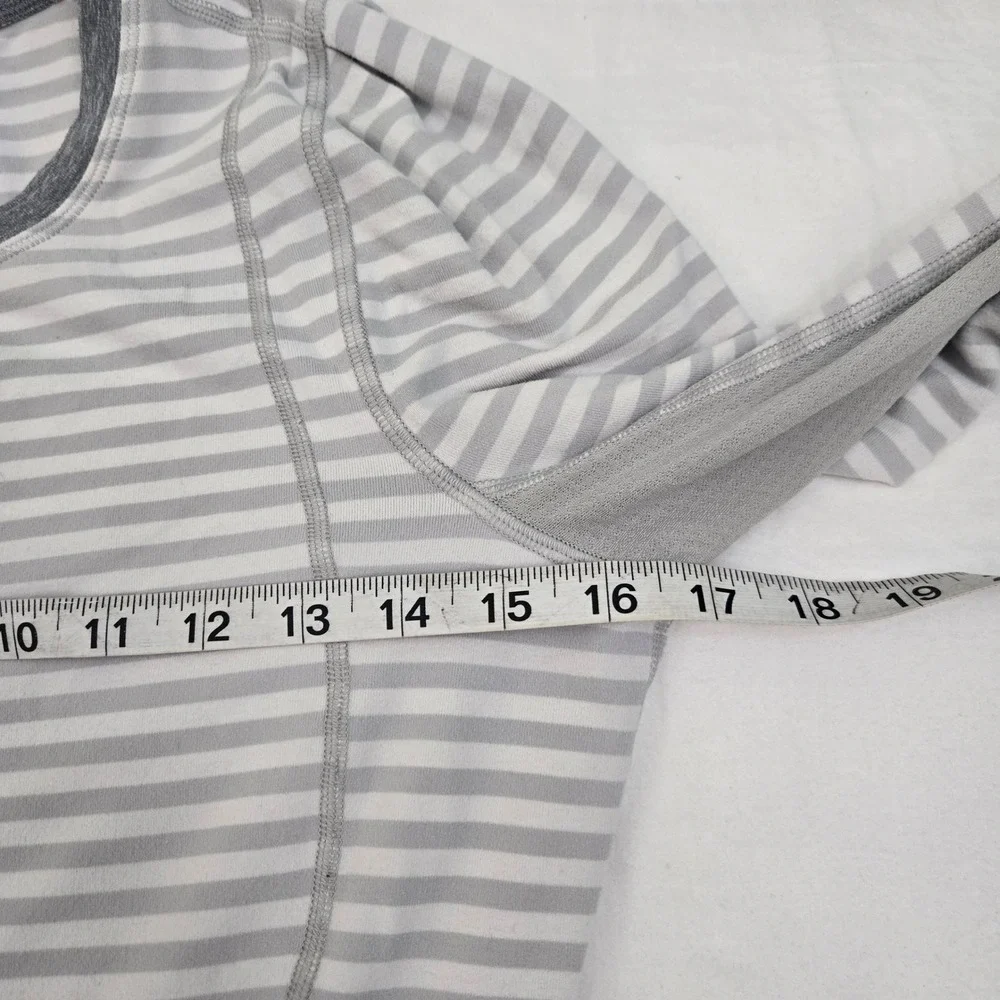 Lululemon Womens 6 Long‎ Sleeve Running Top Gray Stripe Thumbholes Tech Athletic